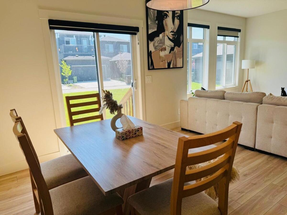 Holiday home Luxurious Away From Edmonton
